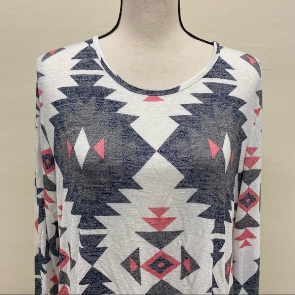 Kela Aztec Print Lightweight Tunic with Chiffon Detail - Picture 5 of 6
